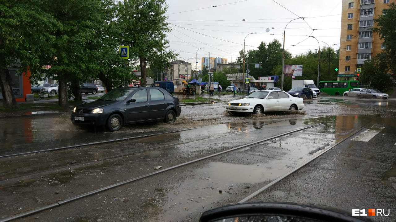 Ливень в екатеринбурге сегодня. Потоп в Екатеринбурге сегодня. Екатеринбург затопило сегодня.