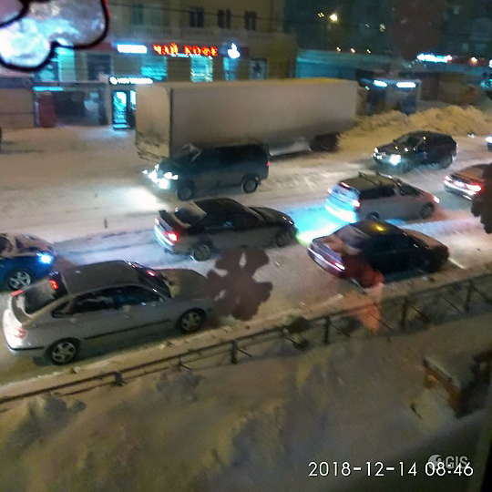 Авария с фурой утром на Авиастроителей Авария с фурой утром на Авиастроителей