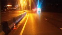 Hyundai Solaris улетел в кювет после удара об отбойник на Бердском шоссе