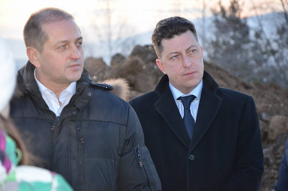 Глава Златоуста Вячеслав Жилин (слева) и директор Агентства инвестразвития городского округа Дмитрий Кузнецов (справа)