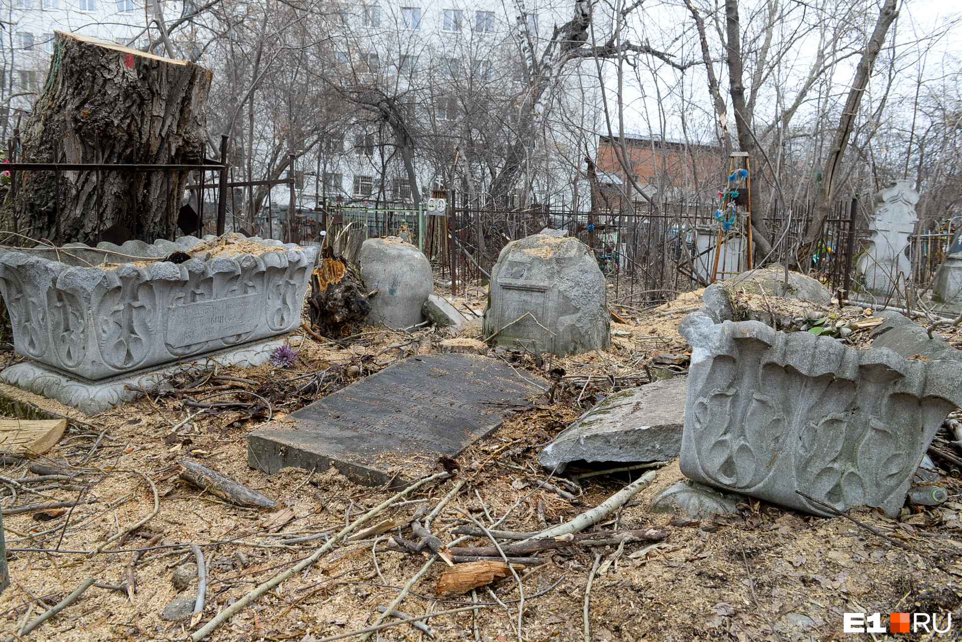 Кладбища екатеринбурга список. Уктусское кладбище. Захоронения на Ивановском кладбище г Екатеринбург. Самое старое кладбище Екатеринбурга. Кладбище Романовых в Екатеринбурге.