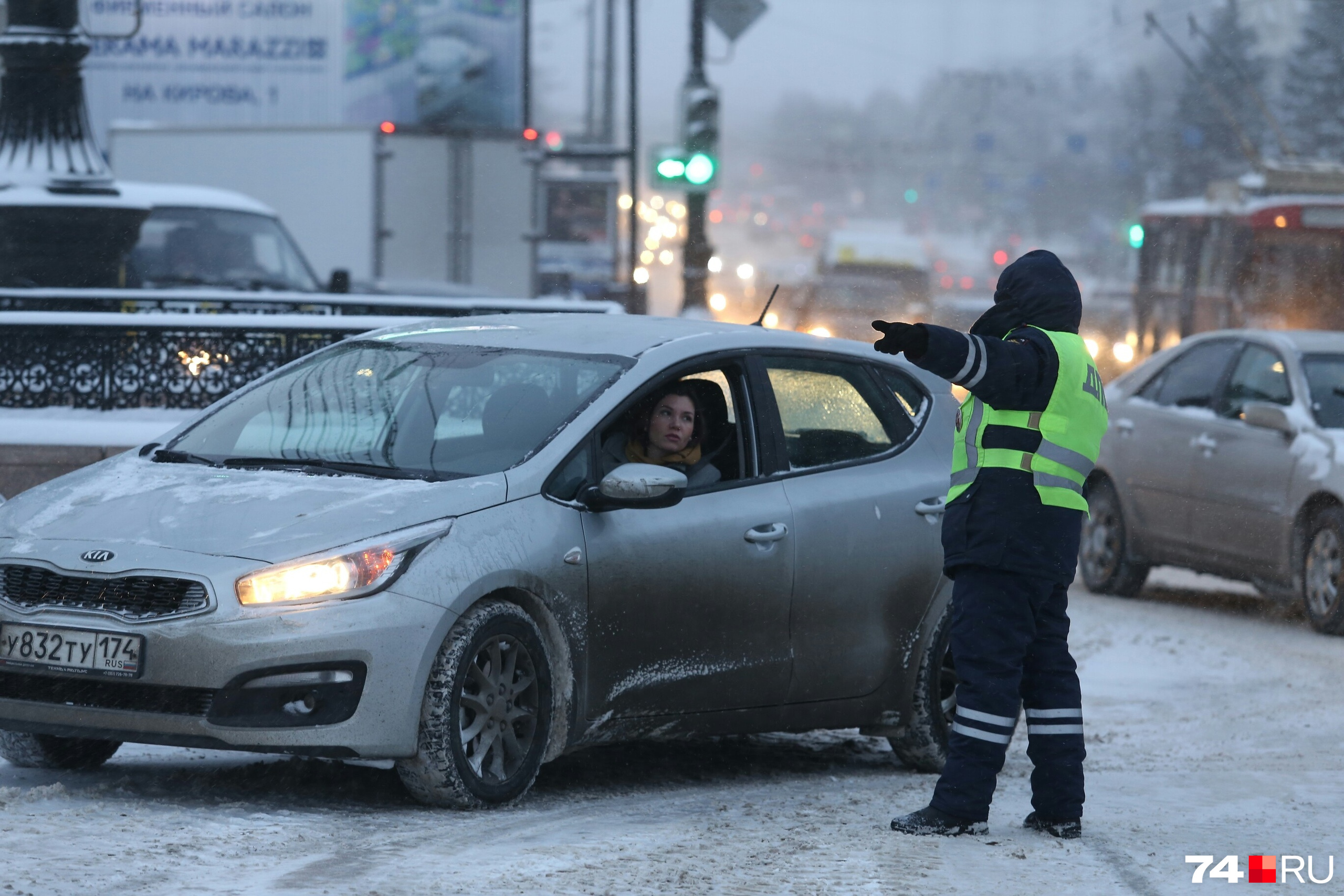 На дорогах дежурят сотрудники ГИБДД На дорогах дежурят сотрудники ГИБДД