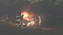 Очевидцы сообщили о поджоге автомобиля на улице Ивана Булкина