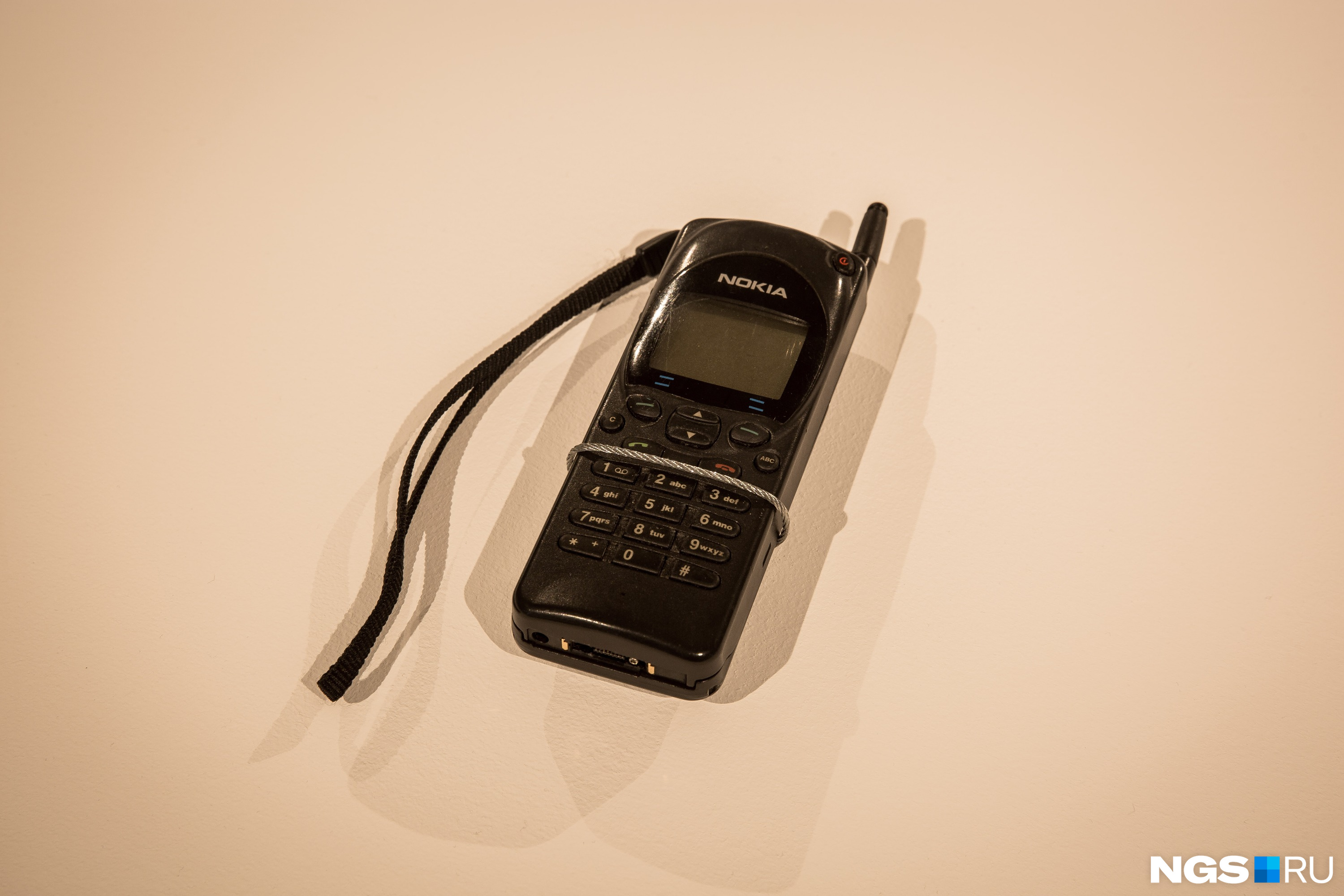 Nokia 2110 1994 года выпуска — первая модель мобильного телефона для простых потребителей, а не для бизнесменов 