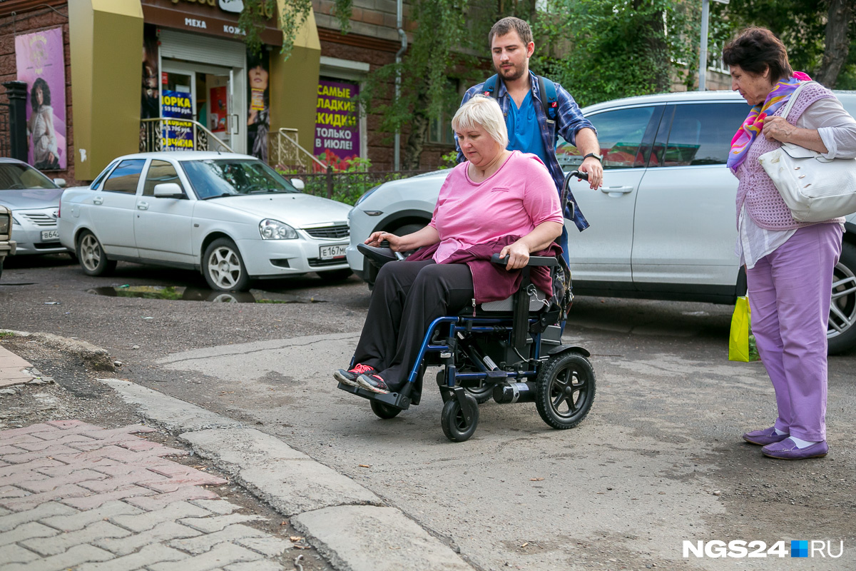 Самостоятельно заехать даже на утопленные бордюры под таким углом не вышло Самостоятельно заехать даже на утопленные бордюры под таким углом не вышло