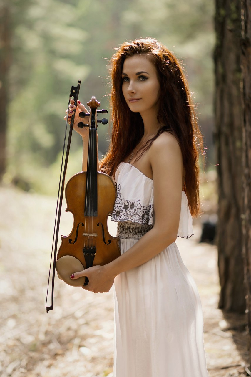 Возвращаться на сцену Илария не планирует, хочет научиться чему-то новому и поработать в других сферах: «Играть на скрипке — это слишком мало для меня» 