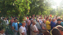 300 новосибирцев вышли на митинг против застройки пустыря в Академгородке