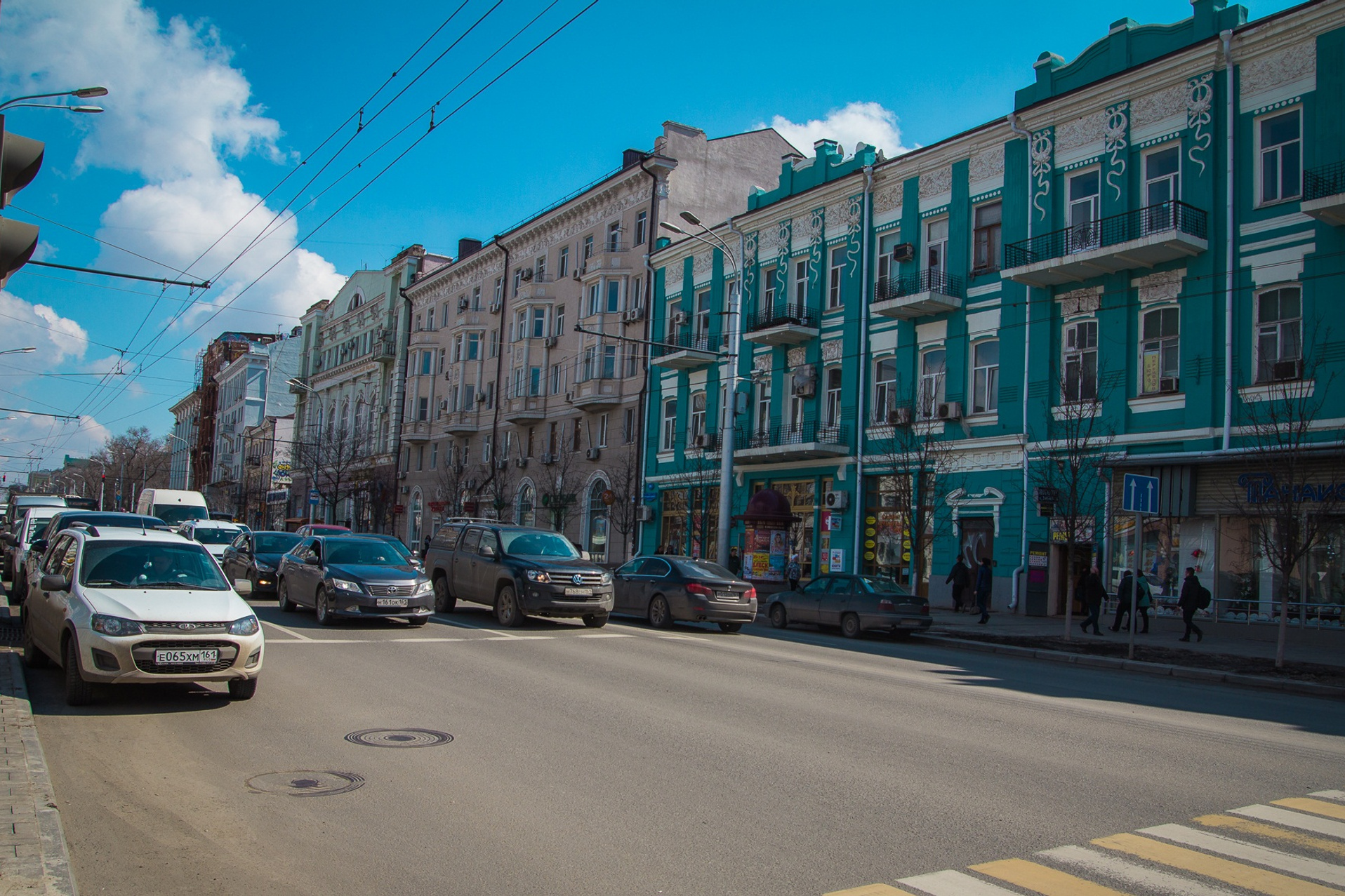 Где ростов будет. Ростов. Чисто Ростовский Садовая. Какие улицы в центре Ростова. Улица 1 Майская в Ростове фото.