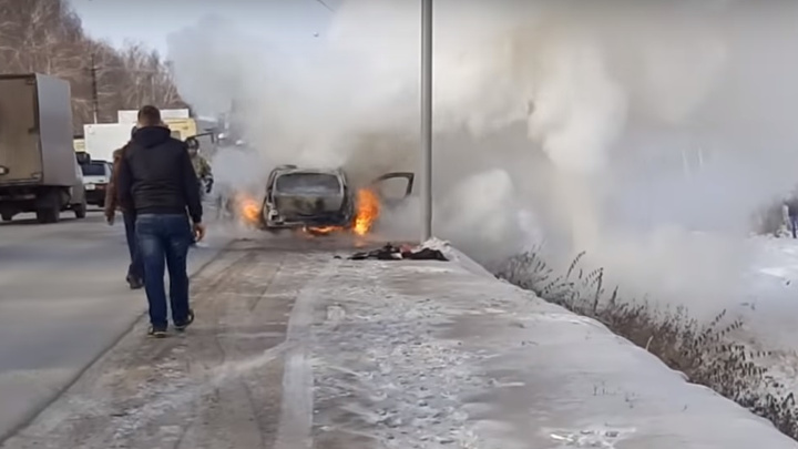 В Башкирии на трассе дотла сгорел автомобиль