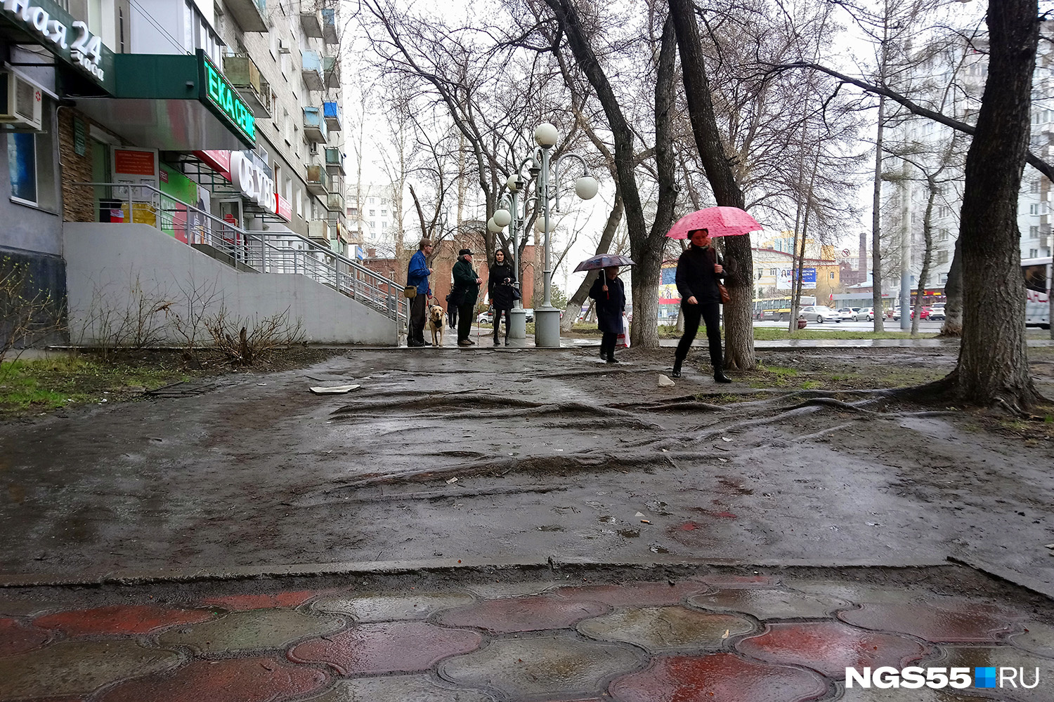 Пройти между магазинами очень непросто