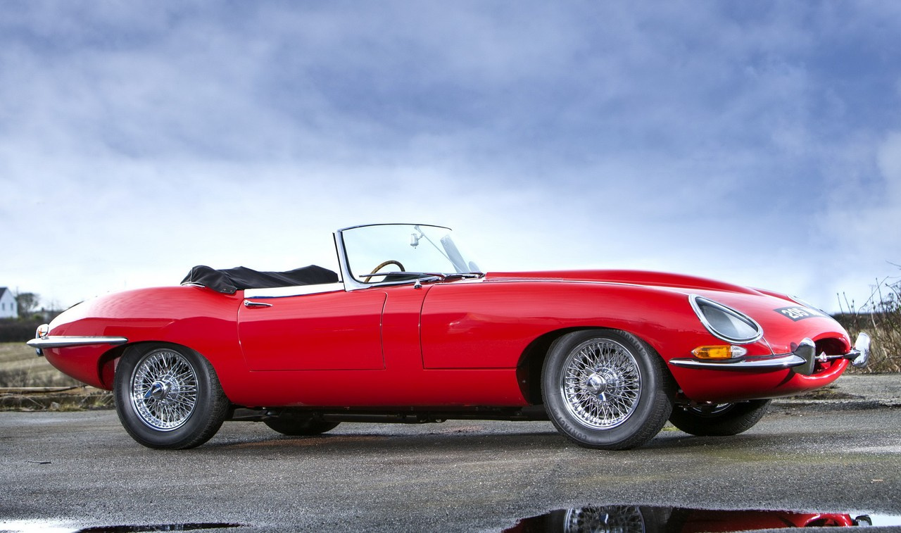 Jaguar E-Type (1961–1975) многие до сих пор считают самым красивым автомобилем в истории 