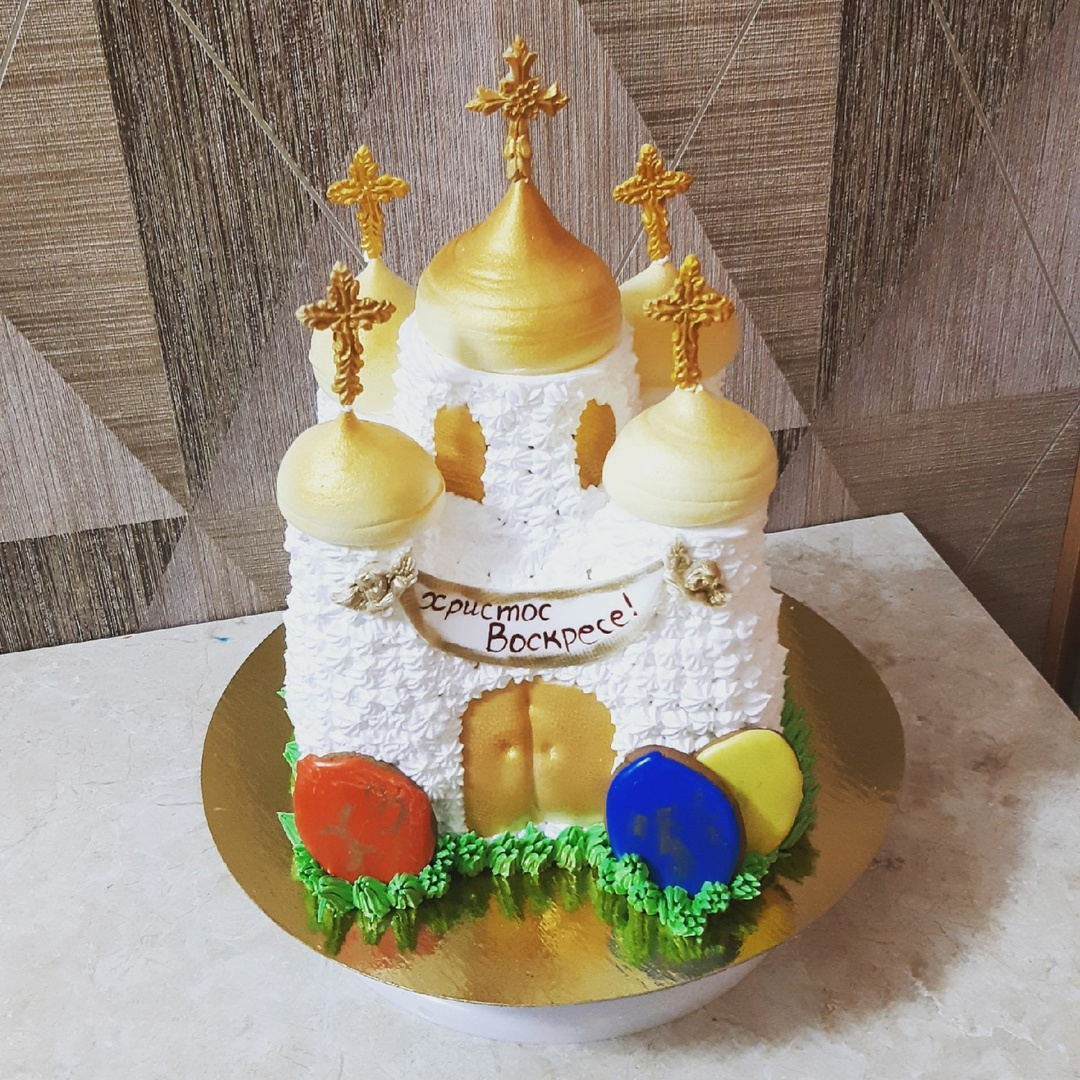 На Пасху заказали очень православный торт. Моделью был выбран Храм Рождества Христова на Щорса