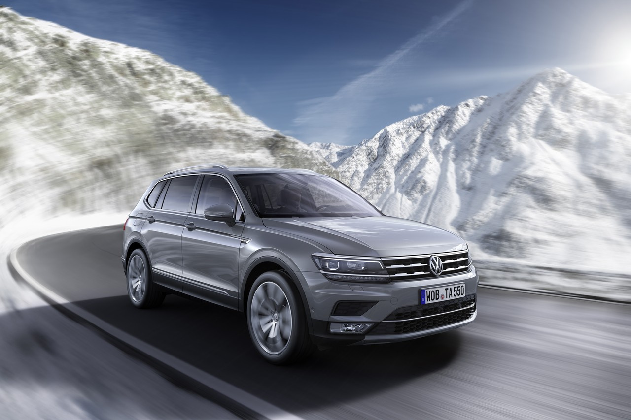 Volkswagen Tiguan — редкий пример автомобиля, который подешевел осенью 2019 года. Например, средняя комплектация Connect теперь стоит от 1,749 миллиона рублей против 1,859 миллиона рублей до снижения цен Volkswagen Tiguan — редкий пример автомобиля, который подешевел осенью 2019 года. Например, средняя комплектация Connect теперь стоит от 1,749 миллиона рублей против 1,859 миллиона рублей до снижения цен