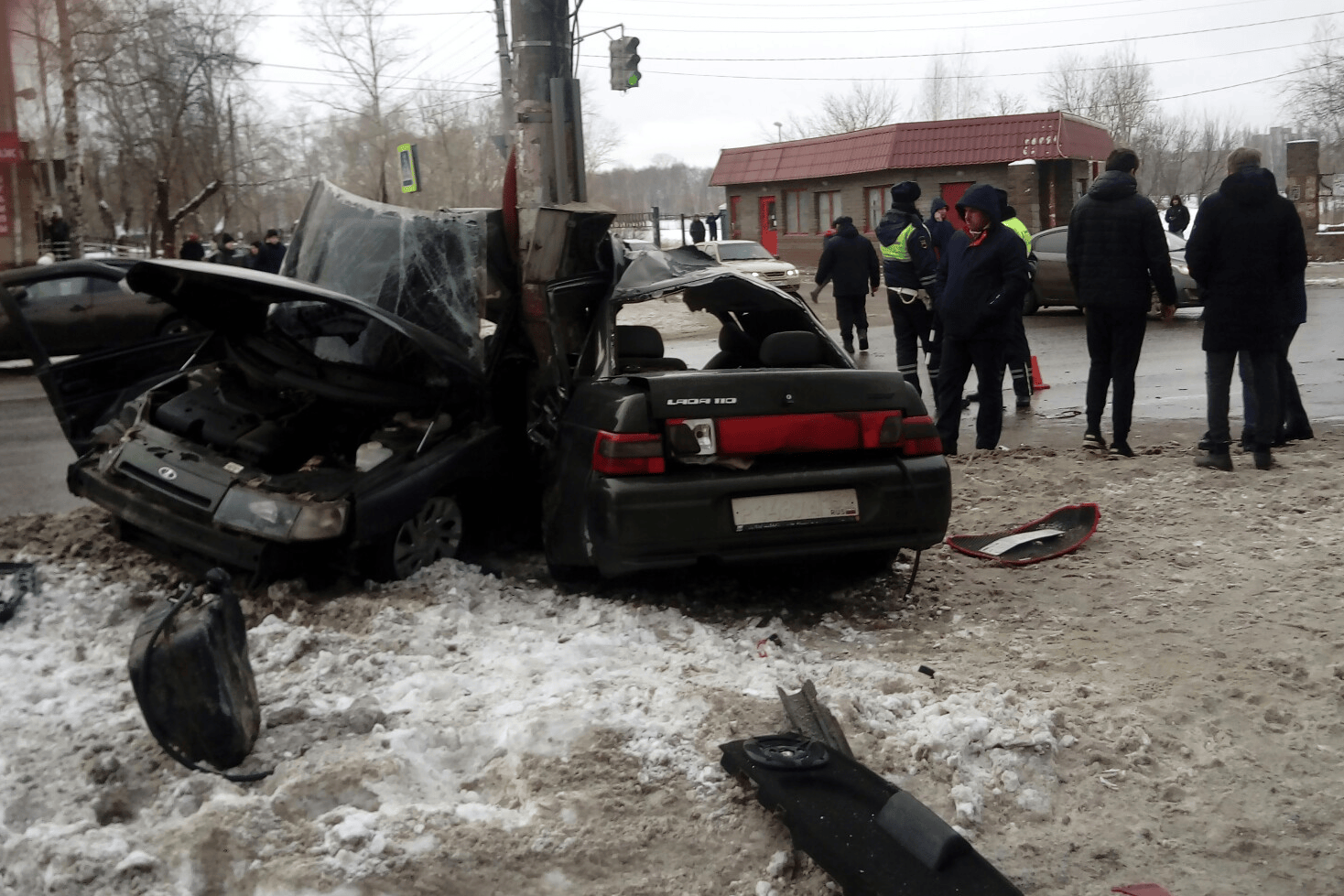 Нижегородцы шокированы, что такое ДТП произошло на этой тихой улице Нижегородцы шокированы, что такое ДТП произошло на этой тихой улице