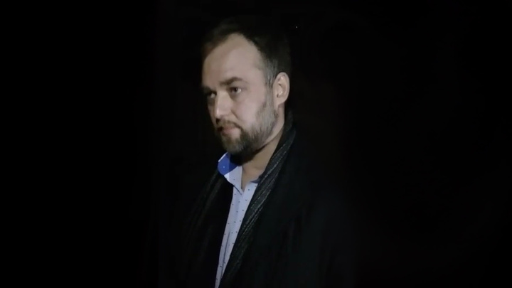 «За мной толпа из 30 человек бежала»: юриста Ивана Волкова оставили на ночь в отделении полиции