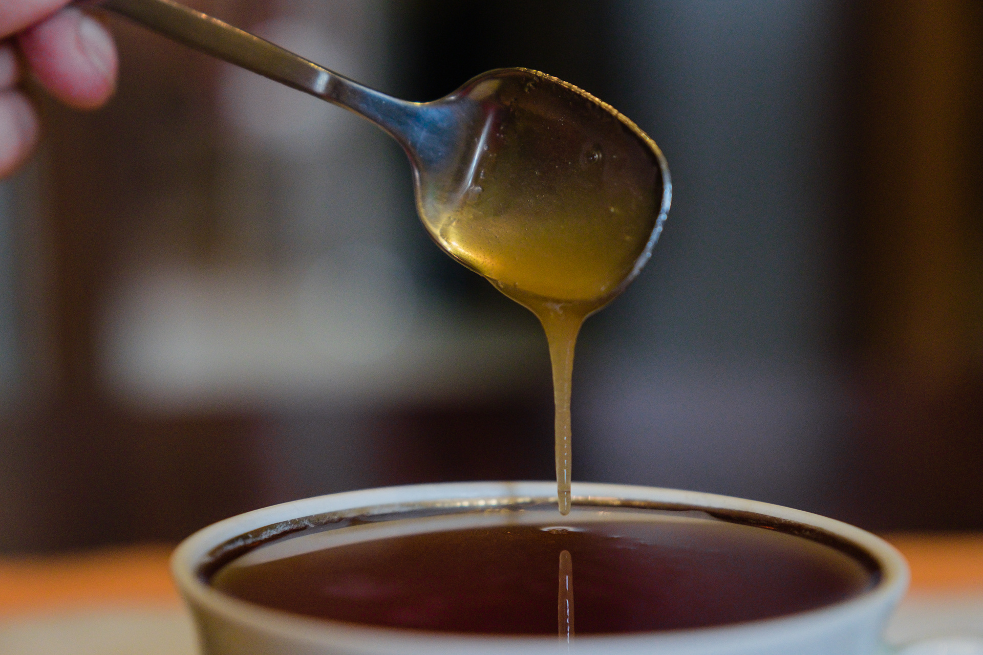 Можно есть мед на ночь. Мед с ложкой засахаренный. Горячее молоко с медом для чего. Приснился мёд. Horse Energy мёд.