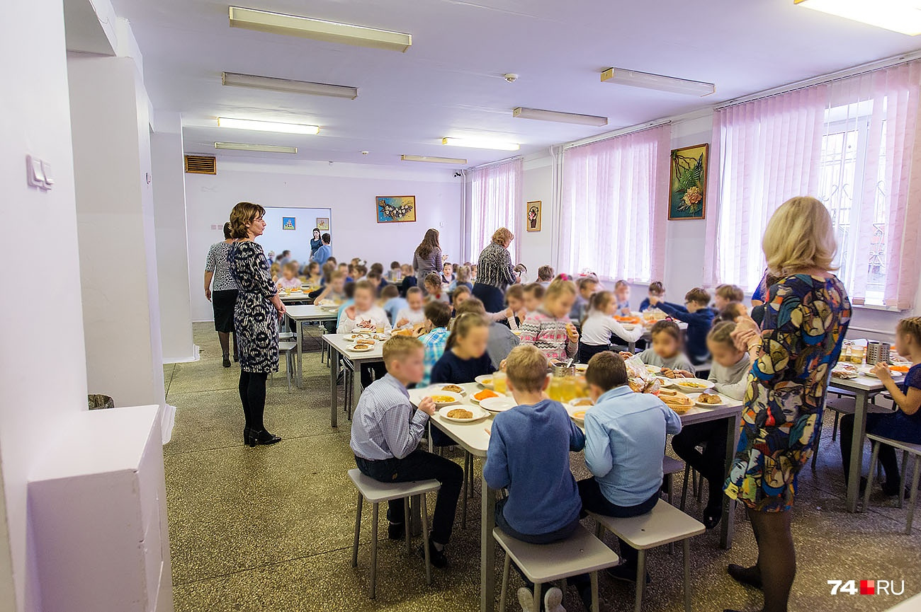 После ликвидации в Челябинске комбината питания еду школьников в свои руки взяли аффилированные Ройзману и Бондарю фирмы