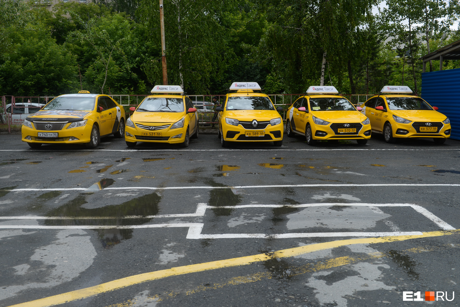 Такси лосино петровский телефон. Очередь на такси Свердловск.
