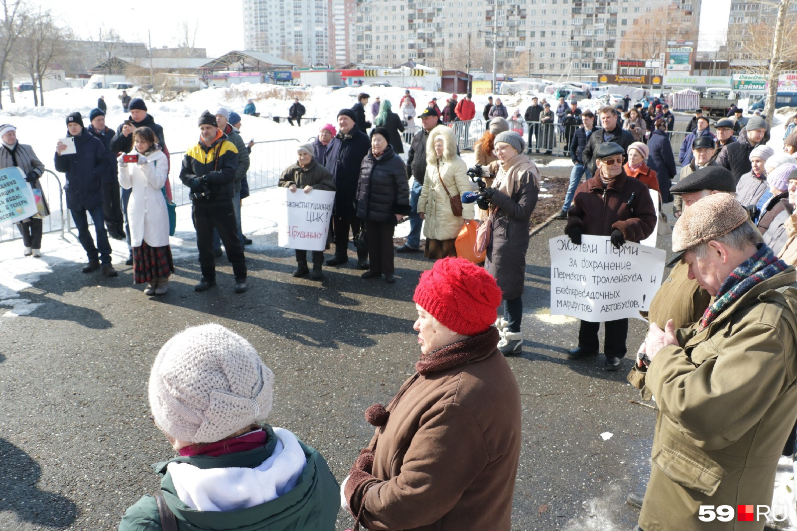 На митинг собралось около 70 человек На митинг собралось около 70 человек