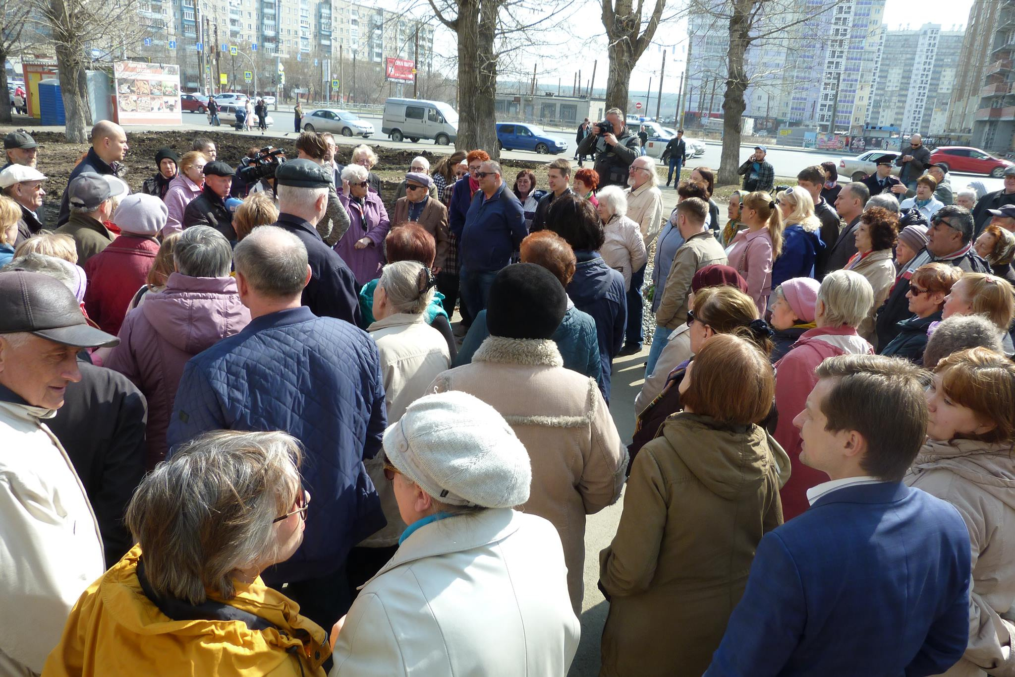 Карен Даллакян насчитал на митинге около двухсот человек