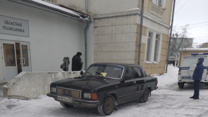 «Была паника, и все бежали кто куда»: пациентов Архангельской областной больницы вывели на улицу