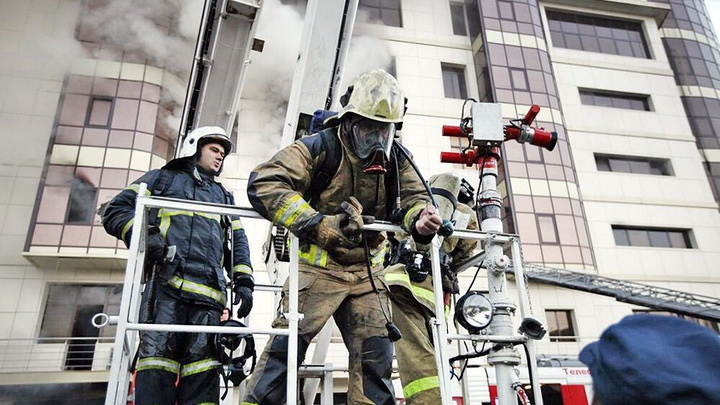 Екатеринбург через Instagram: рассматриваем профили пожарных и учителей, влюблённых в свою работу