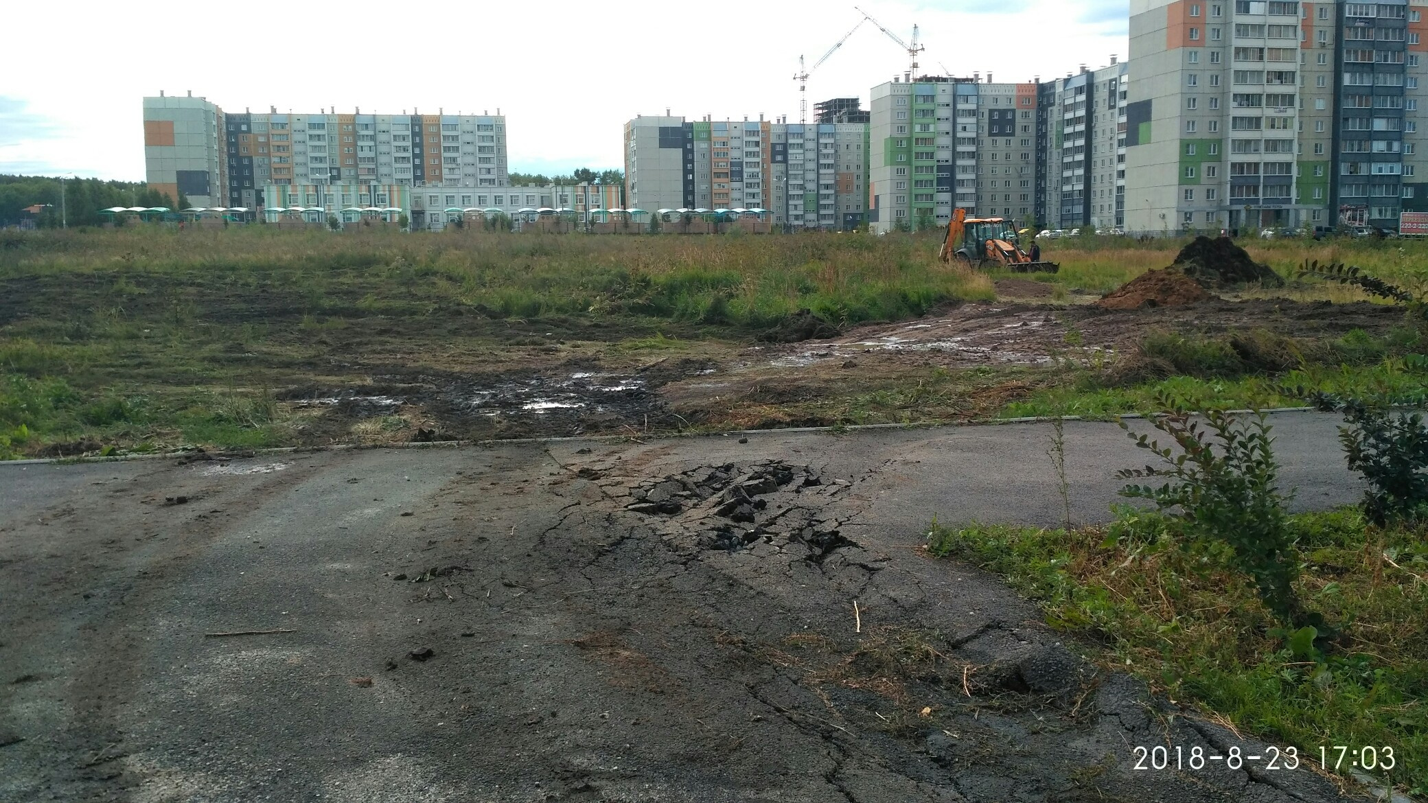 Участок под школу начали готовить в 33-м микрорайоне Участок под школу начали готовить в 33-м микрорайоне