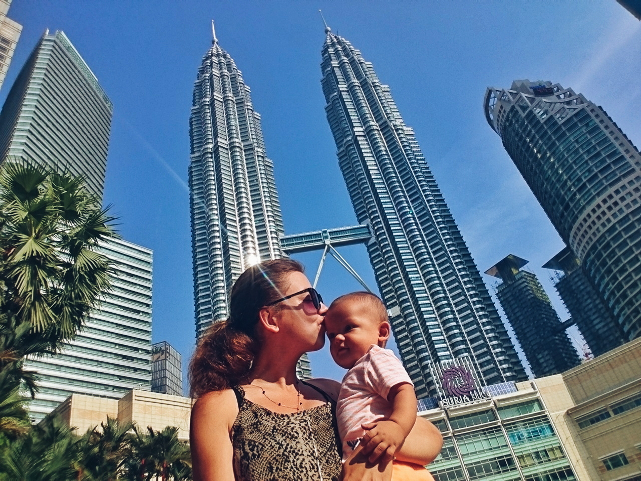 Юлия с ребёнком в Малайзии