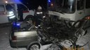 Под Новосибирском ВАЗ протаранил пассажирский автобус: из автомобиля пришлось вырезать женщину