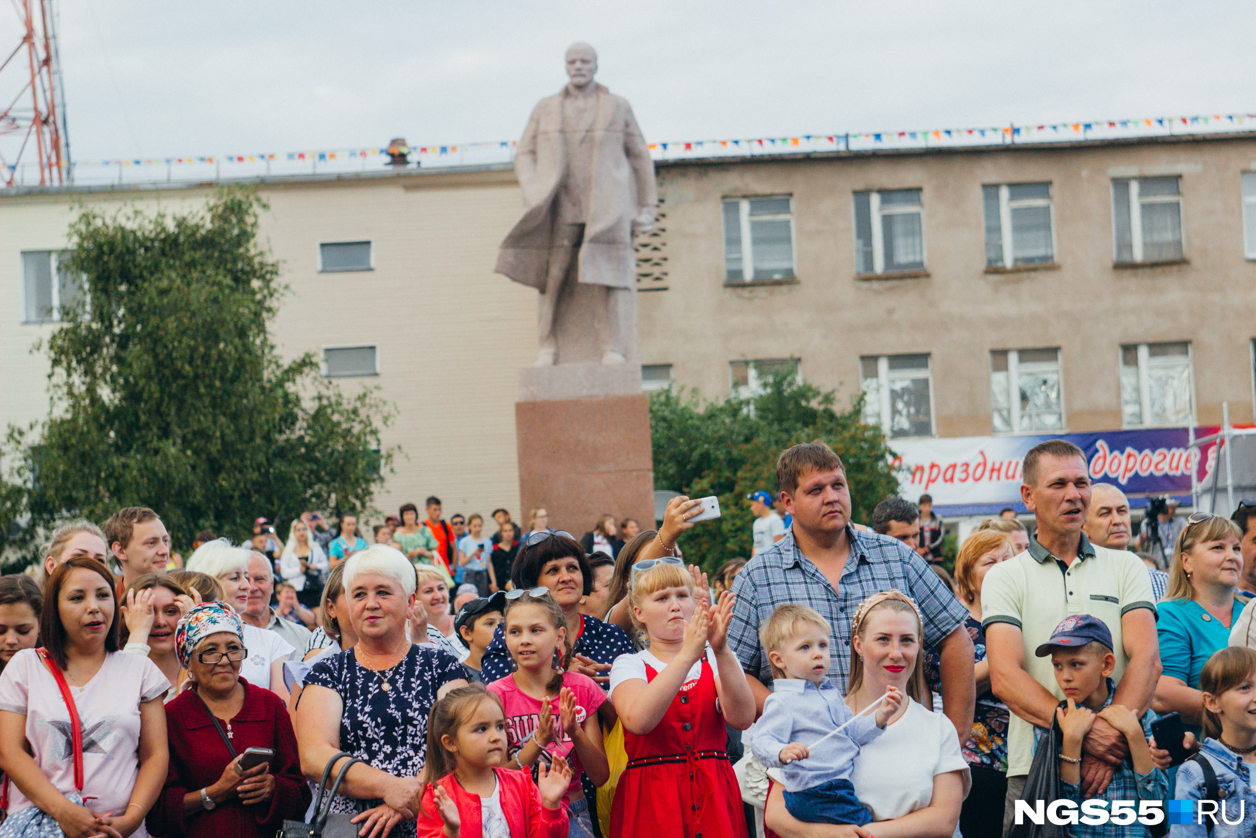 Нгс 55 омск. День города тара. День города в Таре Омская область 2012 год. Новый дом культуры в городе тара. Памятник 400 летие тары Хахаев.