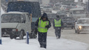 Инспекторы ГИБДД спасли на трассе заглохшую «Ладу» с замерзающими отцом и сыном