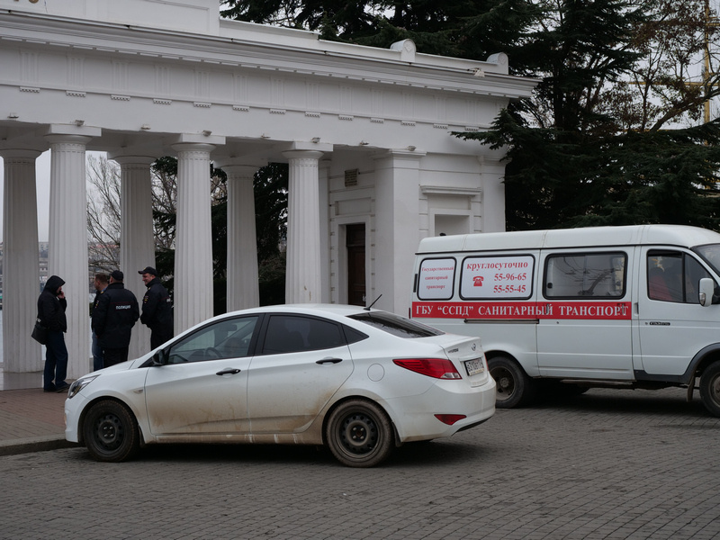 Тело запаковали в черный непрозрачный пакет. Назначено проведение судмедэкспертизы: это поможет выяснить причины смерти утонувшего Тело запаковали в черный непрозрачный пакет. Назначено проведение судмедэкспертизы: это поможет выяснить причины смерти утонувшего