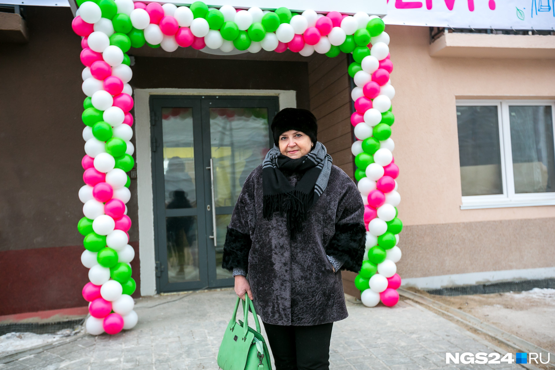 Антонина Николаевна приехала вместе с племянницей Антонина Николаевна приехала вместе с племянницей
