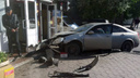 Nissan врезался в киоск с шаурмой на проспекте Дзержинского