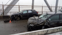 «Суеты нет, скорая стоит»: на железнодорожном мосту столкнулись четыре машины