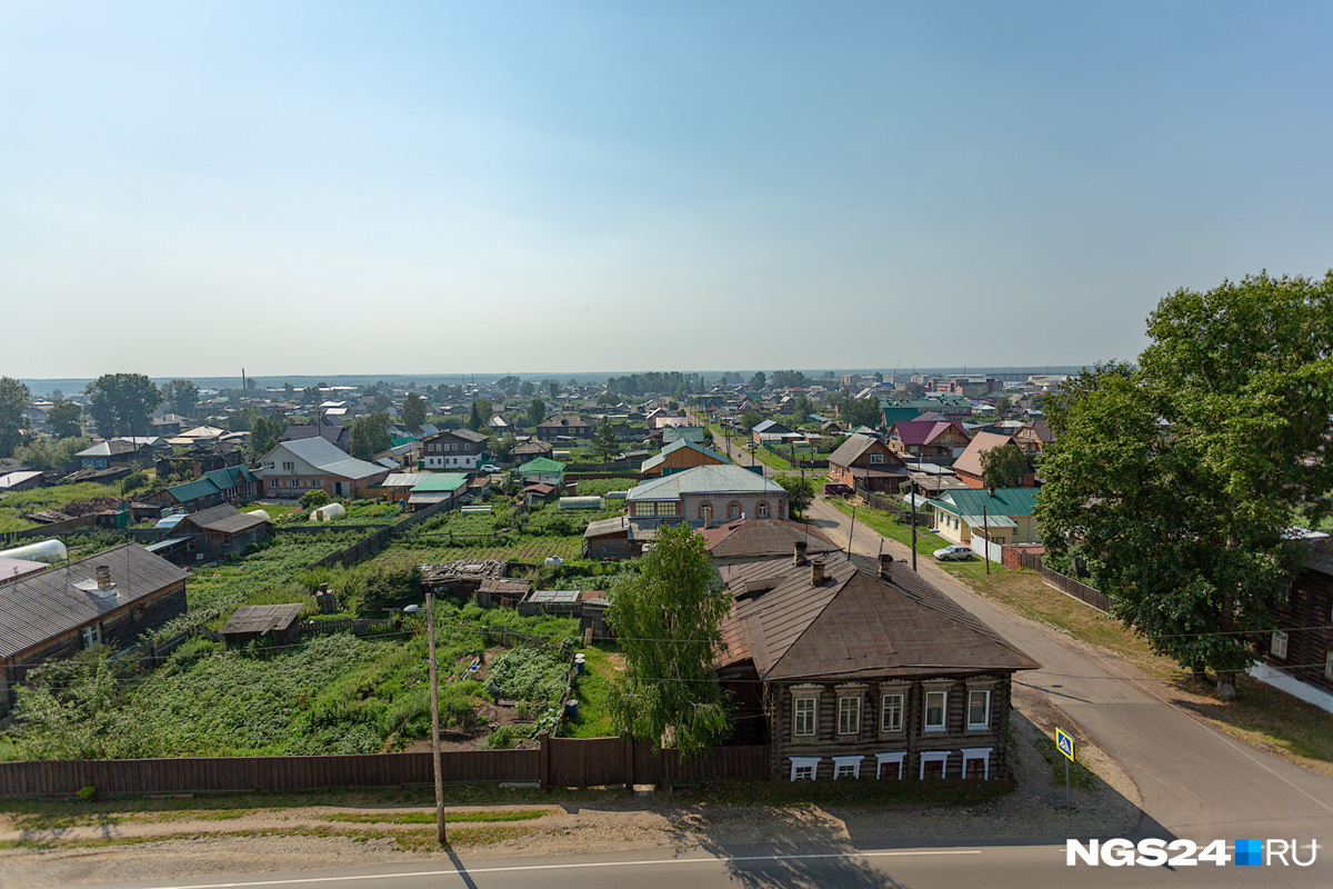 Вид на город с колокольни Успенского собора. Вид на город с колокольни Успенского собора.