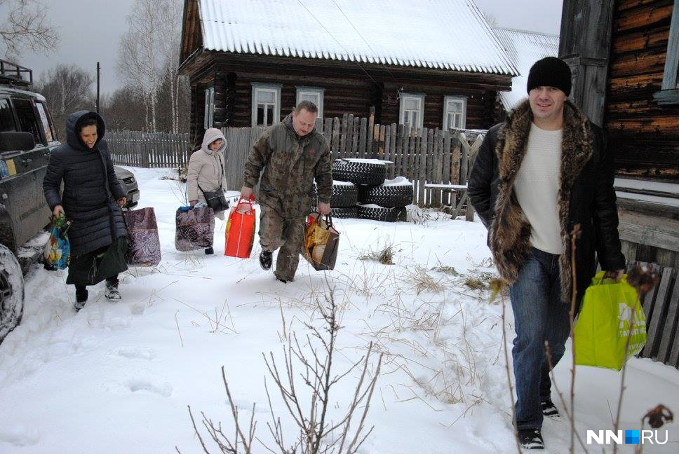 Наборы продуктов в несколько семей развезли после праздника Наборы продуктов в несколько семей развезли после праздника