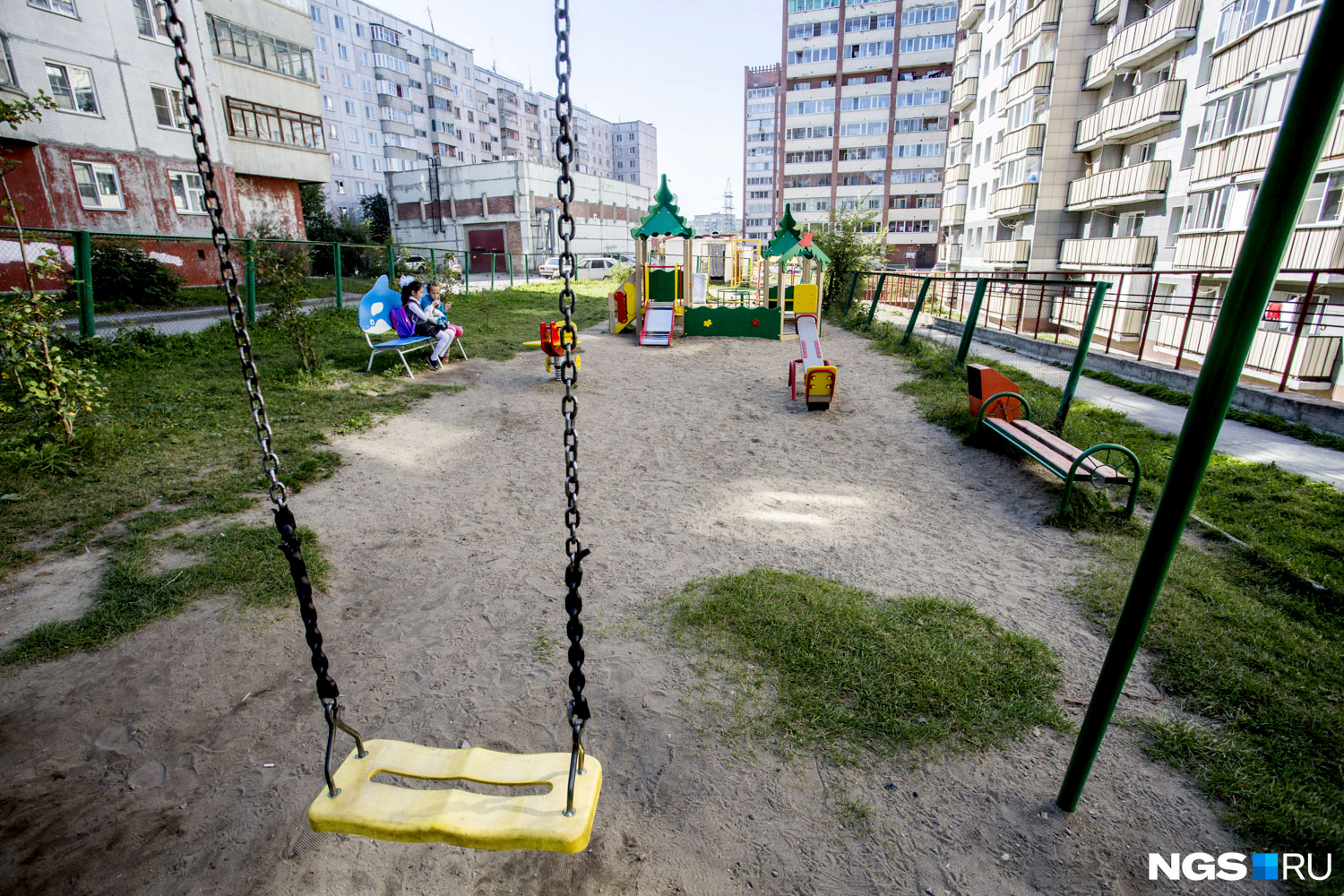 парк горького качели зона. крылатые качели. качели в парке горького москва. качели карусели советские. парк водник тюмень.