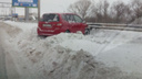 В снежном плену: новосибирцы ходят по заснеженным тротуарам, машины увязли в сугробах