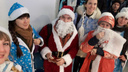 Фотофакт: пермяки в костюмах Снегурочки и Деда Мороза бесплатно полетели на «Победе» в Сочи