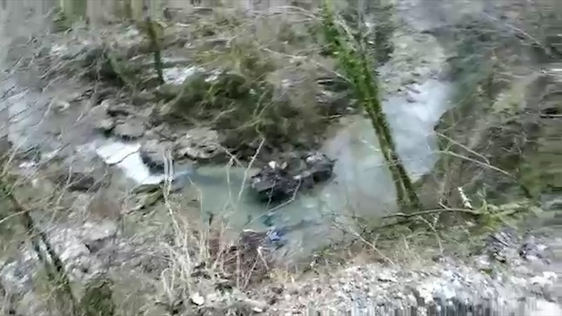 БТР рухнул с обрыва в Абхазии по дороге с полигона
