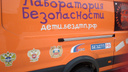 В Красноярск доставили суперавтомобиль, чтоб научить детей избегать опасностей на дорогах