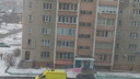 «Окно закрылось после этого»: челябинка разбилась, упав с восьмого этажа дома на ЧМЗ