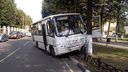 «Протаранил чугунный забор и врезался в дерево»: в Ярославле в ДТП угодил автобус с пассажирами