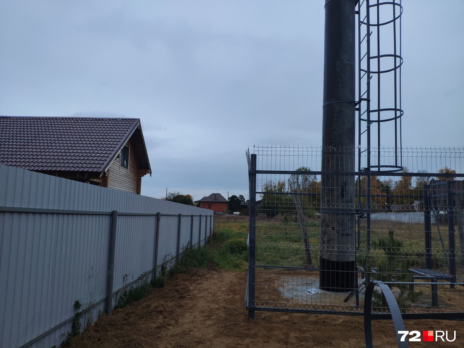 Вот так сейчас установлена часть вышки Вот так сейчас установлена часть вышки