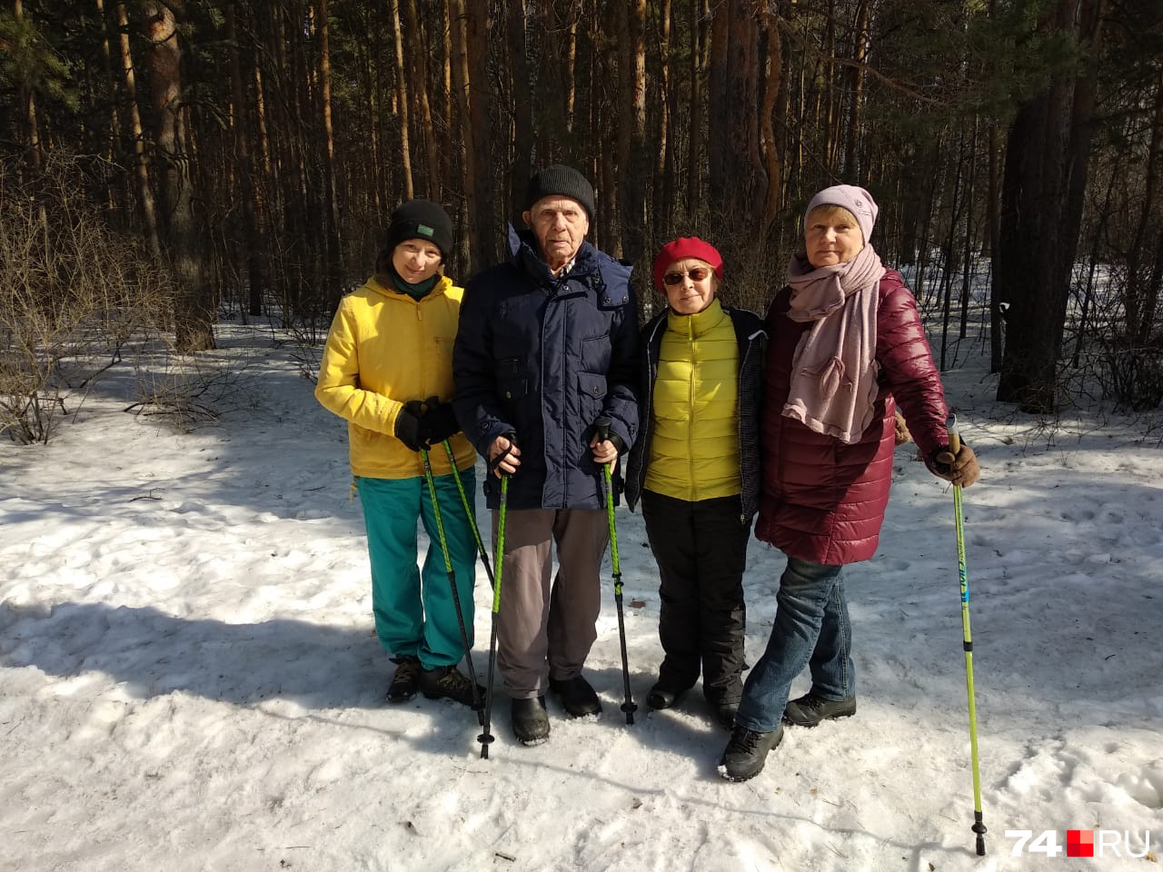 Всю зиму по выходным Фёдор Иванович ходил по тропе пенсионеров в городском бору — в компании дочери и её подруг