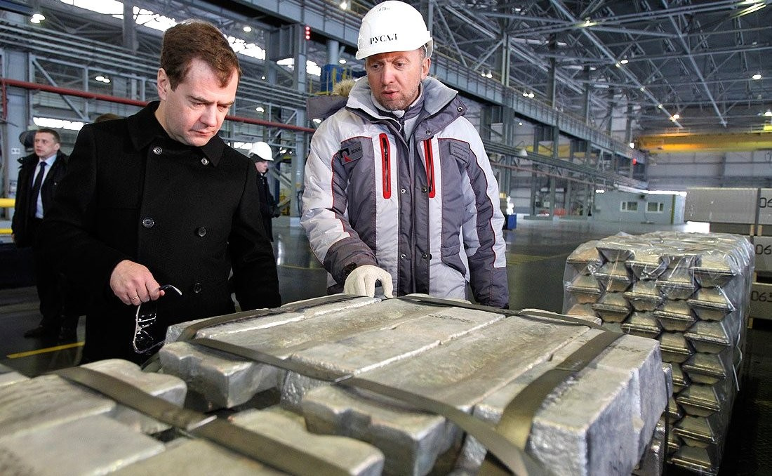 Олег Дерипаска показывает свои владения Дмитрию Медведеву