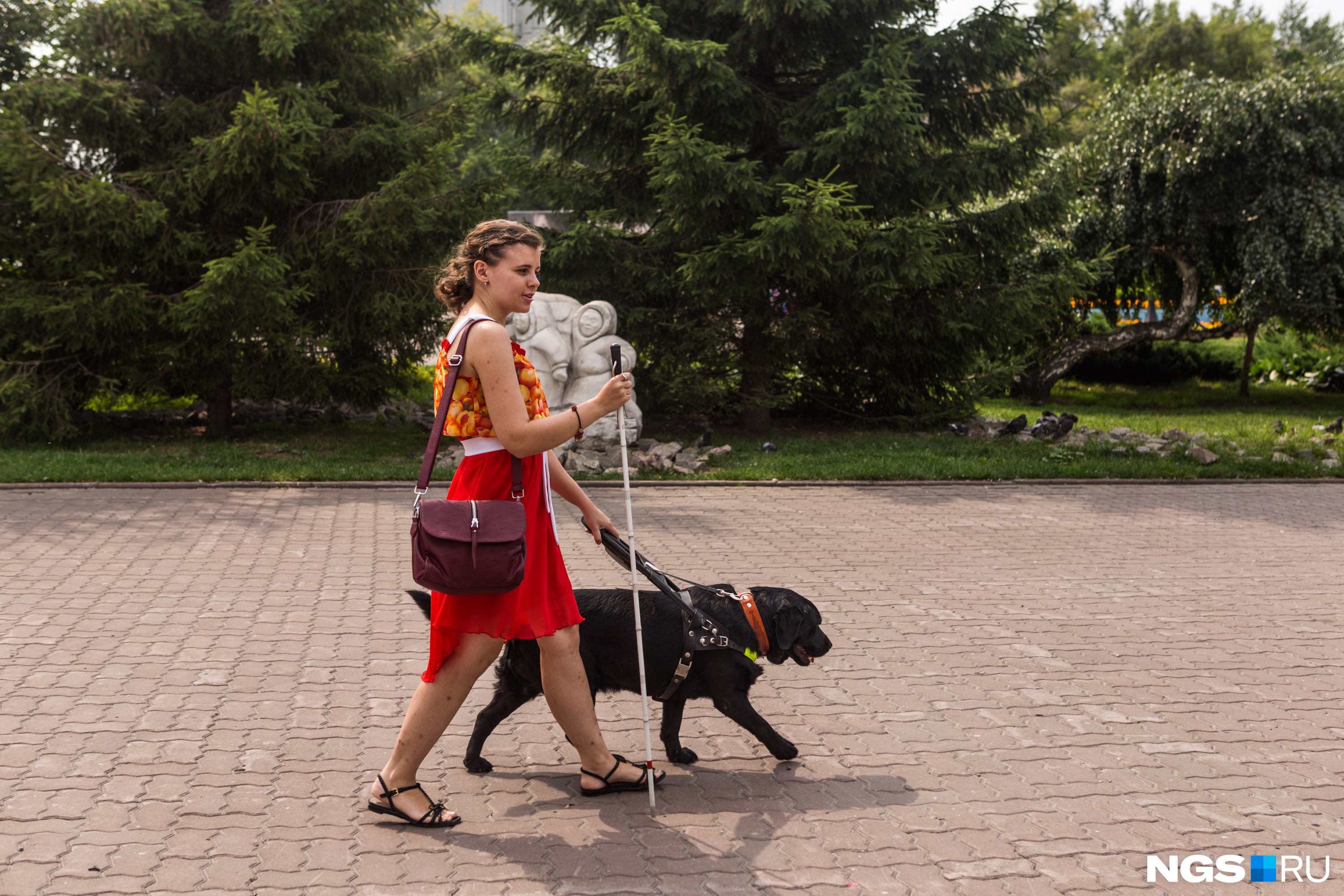Сначала Светлана Лапатская не хотела ходить с собакой, но в итоге они вместе уже больше двух лет