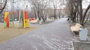 «Самое главное — алкашей не стало»: в Челябинске сделали новый сквер, но пока без фонарей