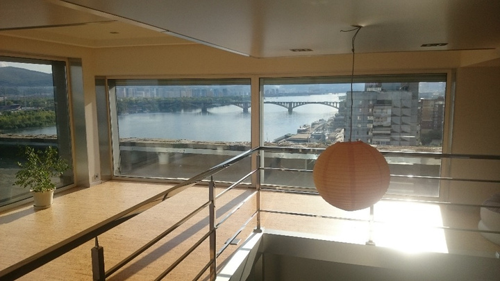 Трехуровневую квартиру с видом на Коммунальный мост продают за 21 миллион